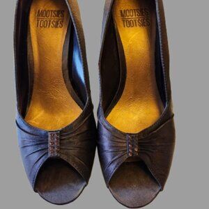 Mootsies Tootsie Peep Toe Heels Size 7.5